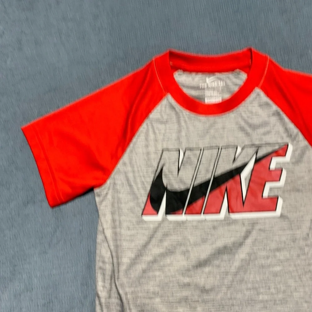 Nike Dri-Fit Raglan T-Shirt Boys 7 Red Gray Space Dye Swoosh Logo Athletic Cut